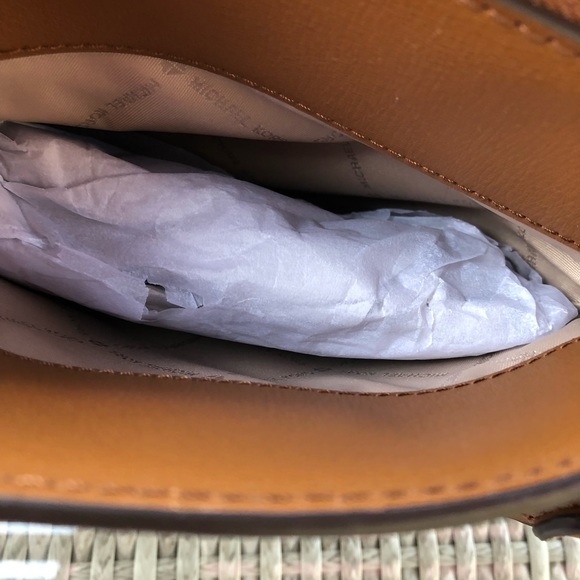 Michael kors crossbody Ellis NWT - Picture 6 of 7